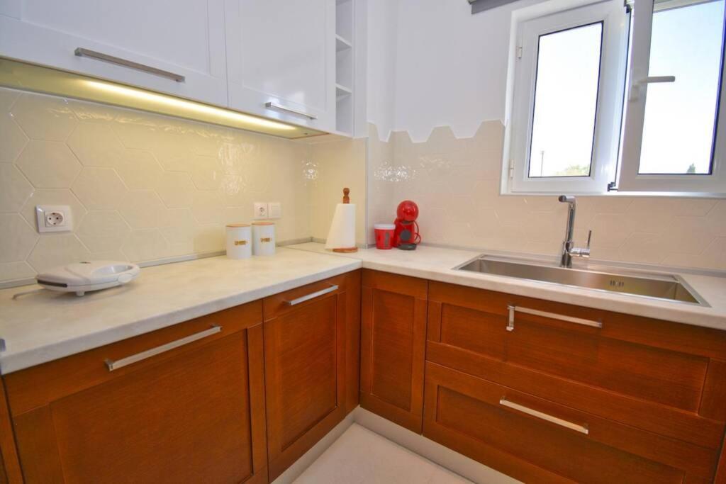 Potamos Deluxe White Apartment Kültér fotó