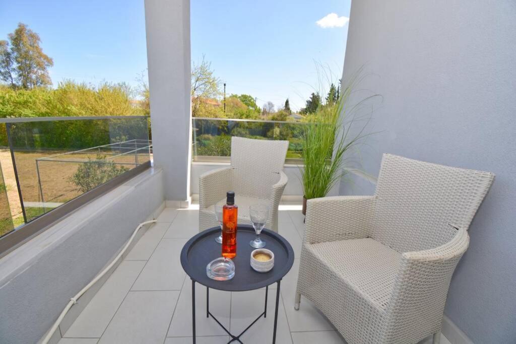 Potamos Deluxe White Apartment Kültér fotó