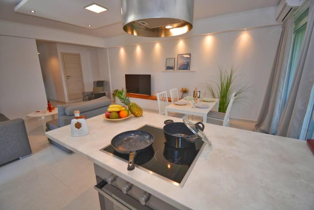 Potamos Deluxe White Apartment Kültér fotó